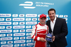 Felix Rosenqvist, Mahindra Racing, celebrates with the Julius Bar Pole Position award