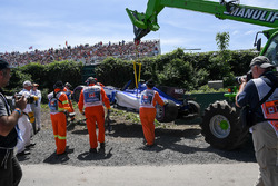 The car of Pascal Wehrlein, Sauber C36 is recovered after crashing in Q1