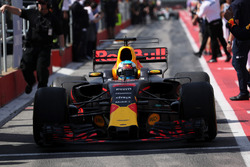 Daniel Ricciardo, Red Bull Racing RB13 arrives in parc ferme