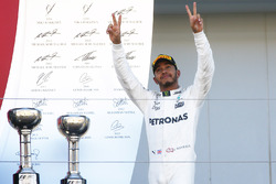 Podium: race winner Lewis Hamilton, Mercedes AMG F1