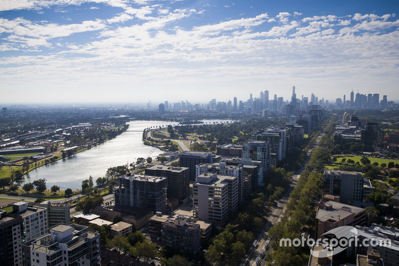 Melbourne Skyline, Albert Park und Rennen aus der Luft