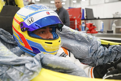 Fernando Alonso moule son baquet