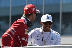 Sebastian Vettel, Ferrari; Lewis Hamilton, Mercedes AMG F1