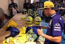 Valentino Rossi, Yamaha Factory Racing, firma autografi