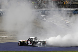 Race winner Darrell Wallace Jr., MDM Motorsports Chevrolet