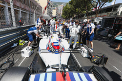 The Williams team prepare the car of Felipe Massa, Williams FW40