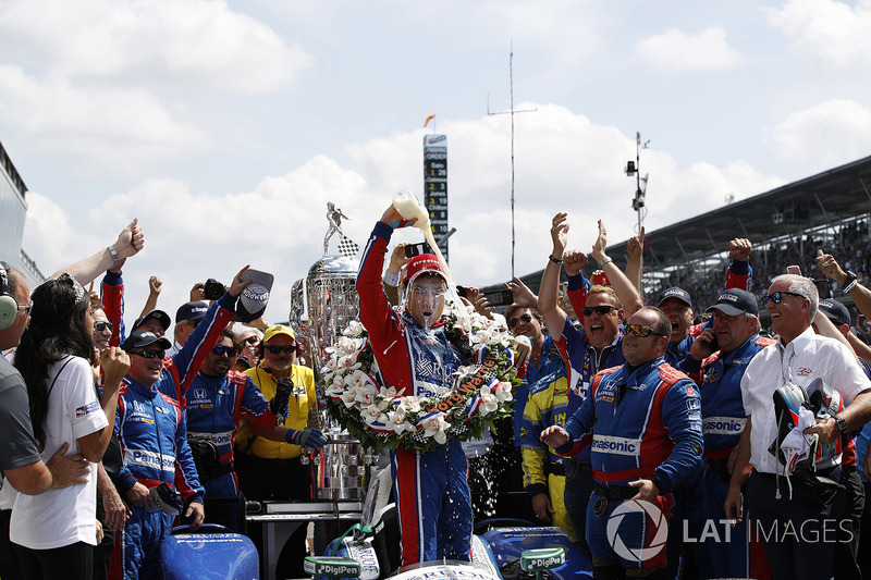 Winner Takuma Sato, Andretti Autosport Honda celebrates