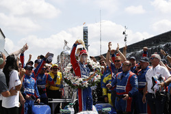 Winner Takuma Sato, Andretti Autosport Honda celebrates