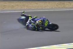 Rossi terjatuh di final lap