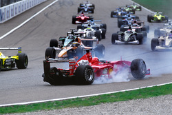 Start action, Crash of Michael Schumacher, Ferrari F1 2000 and Giancarlo Fisichella, Benetton Playli