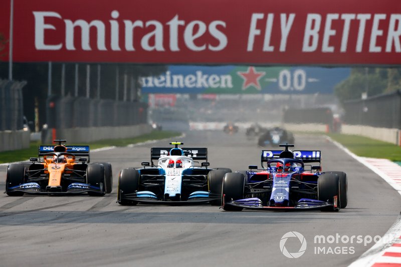 Carlos Sainz Jr., McLaren MCL34, Robert Kubica, Williams FW42 y Daniil Kvyat, Toro Rosso STR14