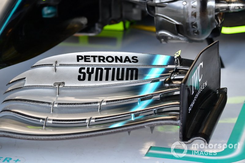 Mercedes W10: Frontflügel
