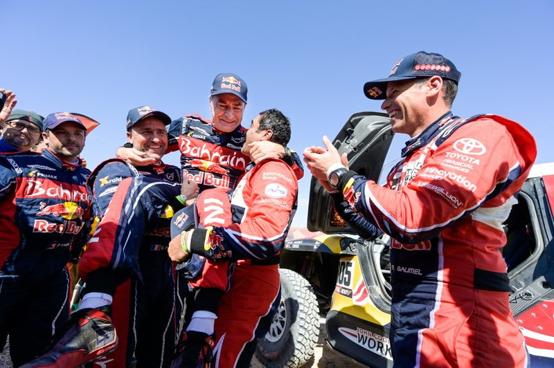 Winner #305 JCW X-Raid Team: Carlos Sainz, #302 JCW X-Raid Team: Stephane Peterhansel, #300 Toyota Gazoo Racing: Nasser Al-Attiyah