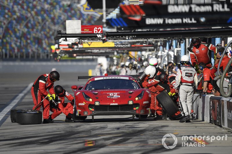 #62 Risi Competizione Ferrari 488 GTE, GTLM: Daniel Serra, James Calado, Alessandro Pier Guidi, Davide Rigon - pit stop