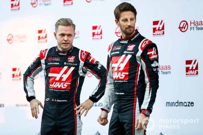 Romain Grosjean, Haas F1 Team y Kevin Magnussen, Haas F1 Team en la presentación del Haas VF-20