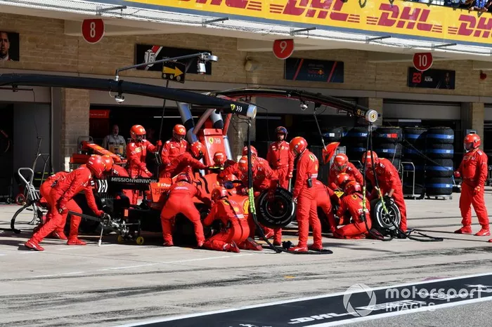 Charles Leclerc, Ferrari SF90, ai box