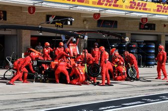 Charles Leclerc, Ferrari SF90, ai box