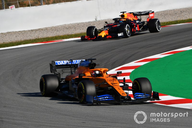 Carlos Sainz Jr., McLaren MCL35 leads Alex Albon, Red Bull Racing RB16
