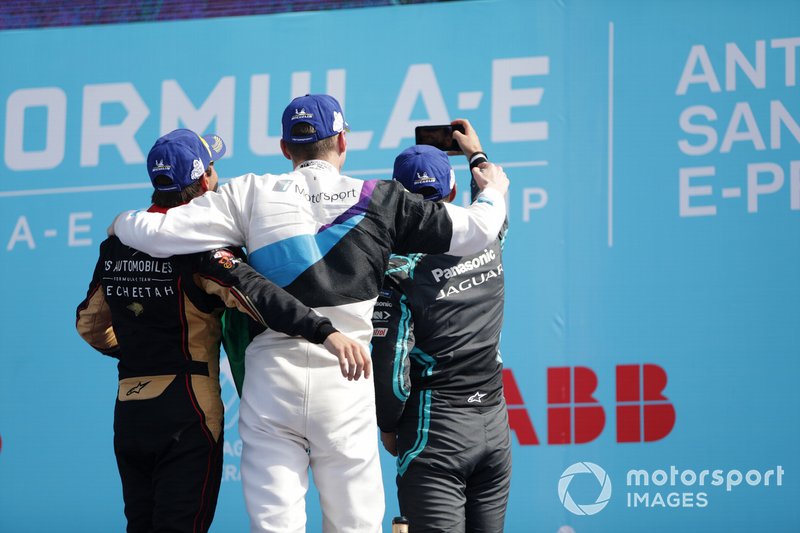 Podio: ganador de la carrera Maximilian Günther, BMW I Andretti Motorsports, segundo lugar Antonio Felix da Costa, DS Techeetah, y el tercer lugar, Mitch Evans, Jaguar Racing se toman la selfie