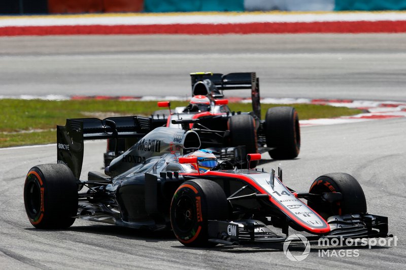 Fernando Alonso et Jenson Button en piste