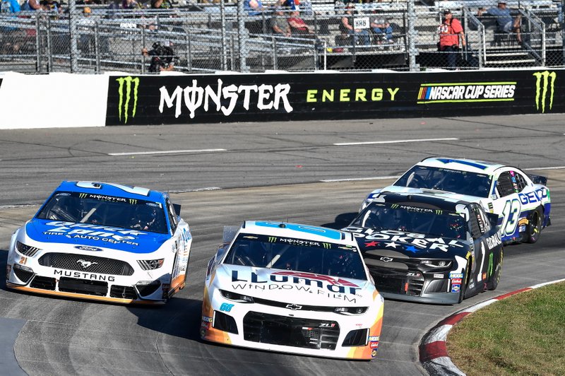 Alex Bowman, Hendrick Motorsports, Chevrolet Camaro LLumar, Paul Menard, Wood Brothers Racing, Ford Mustang Quick Lane Tire & Auto Center, Kurt Busch, Chip Ganassi Racing, Chevrolet Camaro Global Poker