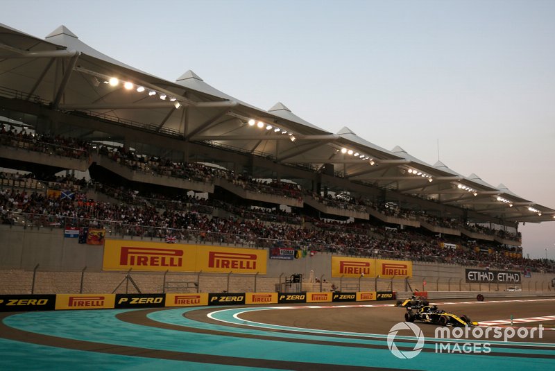 Daniel Ricciardo, Renault F1 Team R.S.19, Nico Hulkenberg, Renault F1 Team R.S. 19