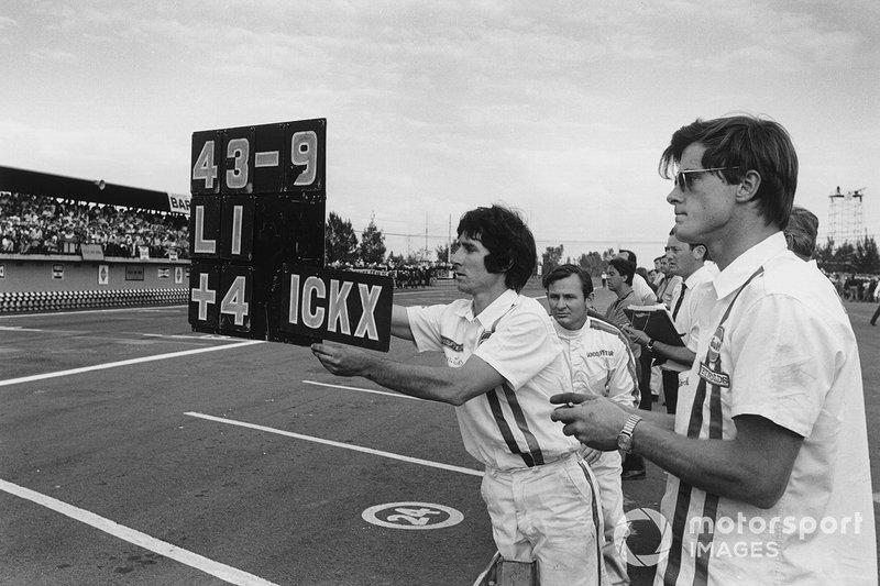 Denny Hulme, McLaren, Bruce McLaren, at the 1969 Mexico GP