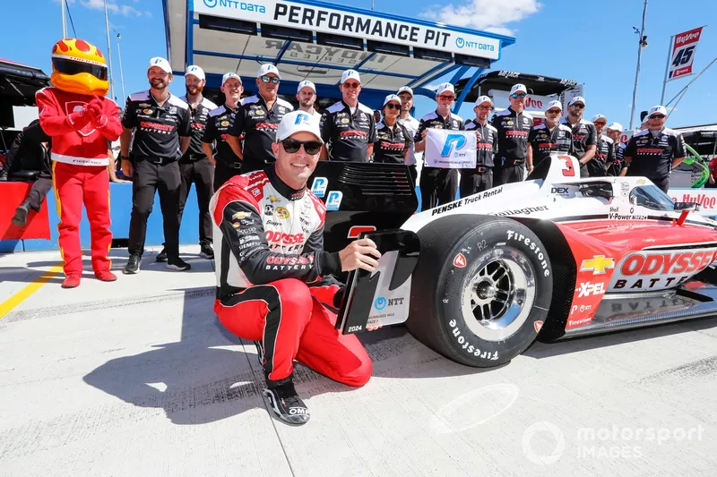 Scott McLaughlin, Team Penske Chevrolet celebrates winning the NTT P1 Pole Award for taking the pole for race 1