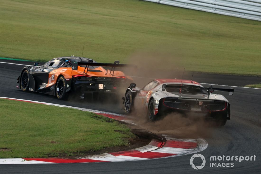 #95 United Autosports McLaren 720S LMGT3 Evo: Joshua Caygill, Nicolas Pino, Marino Sato, #54 Vista AF Corse Ferrari 296 LMGT3: Thomas Flohr, Francesco Castellacci, Davide Rigon