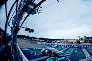 Race winner Aric Almirola, Stewart-Haas Racing, Ford Mustang