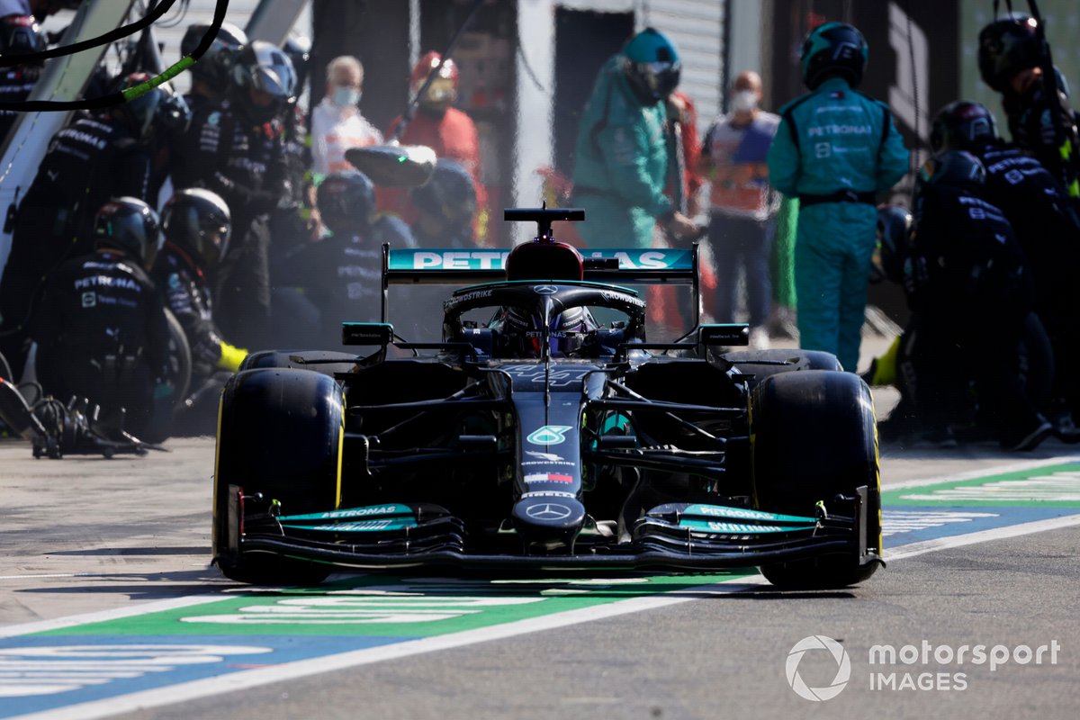 Lewis Hamilton, Mercedes W12, lascia il suo box