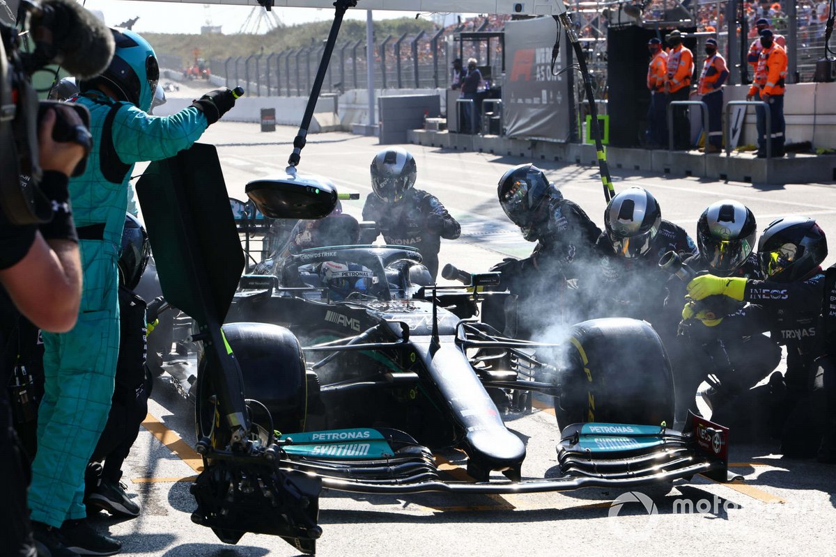 Valtteri Bottas, Mercedes W12, Pit stop