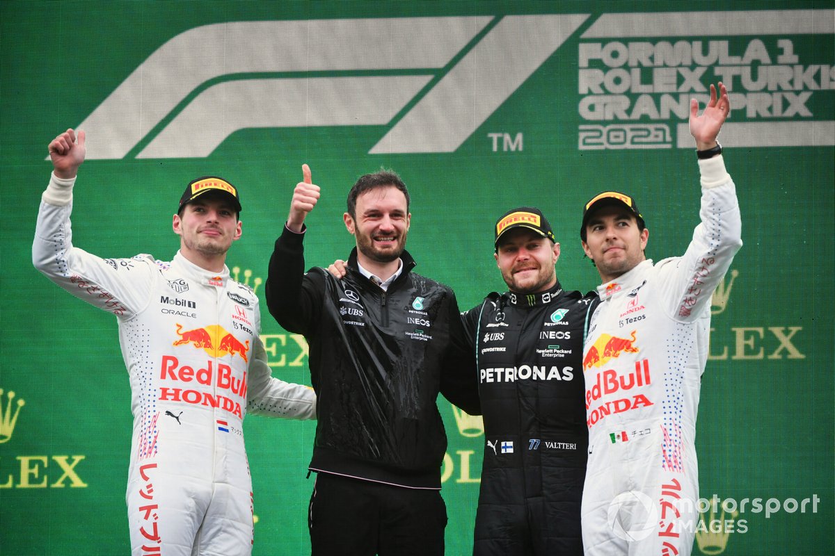 Podio: segundo lugar Max Verstappen, Red Bull Racing, ganador Valtteri Bottas, Mercedes, tercer lugar Sergio Pérez, Red Bull Racing