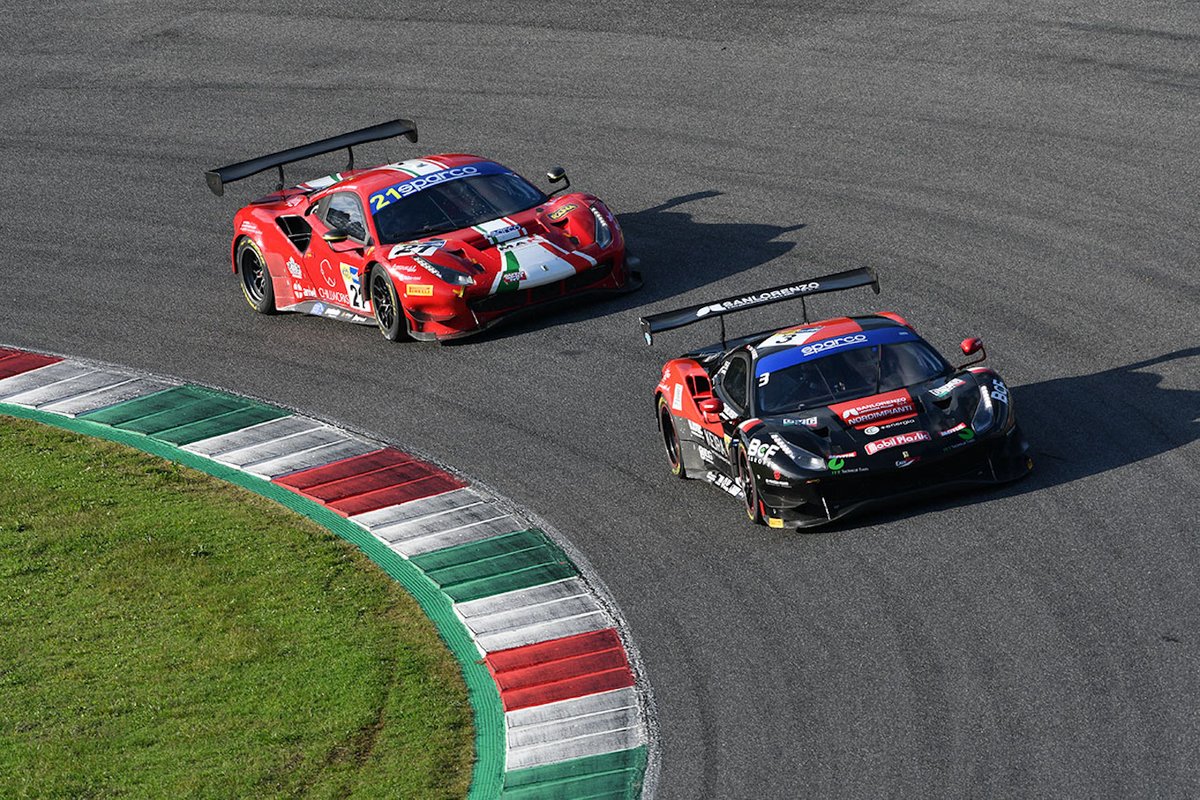 #3 Easy Race, Ferrari 488 GT3 Evo: Matteo Greco, Karol Basz e #21 AF Corse, Ferrari 488 GT3 Evo: Simon Mann, Matteo Cressoni