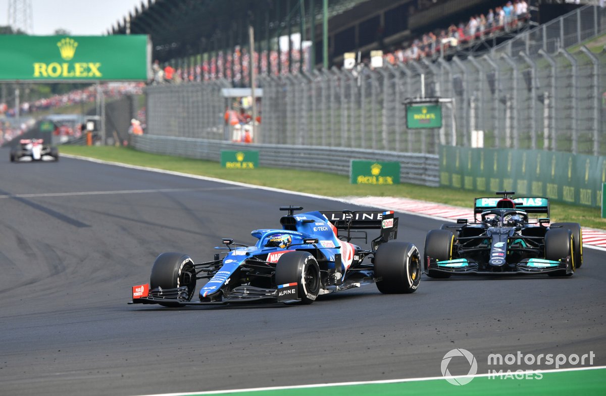 Fernando Alonso, Alpine A521, Lewis Hamilton, Mercedes W12