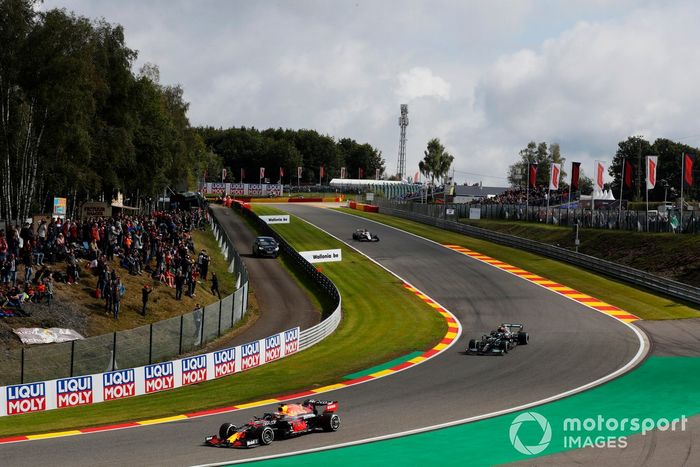 Max Verstappen, Red Bull Racing RB16B, Valtteri Bottas, Mercedes W12, Nikita Mazepin, Haas, VF-21