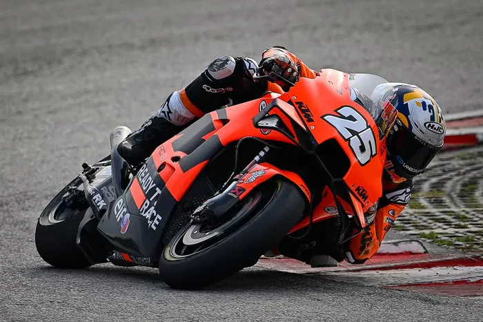 19º Raul Fernandez, KTM Tech3 (1'59.180)