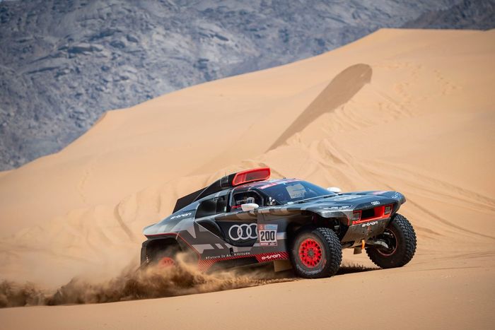 #200 Team Audi Sport Audi: Stéphane Peterhansel, Edouard Boulanger