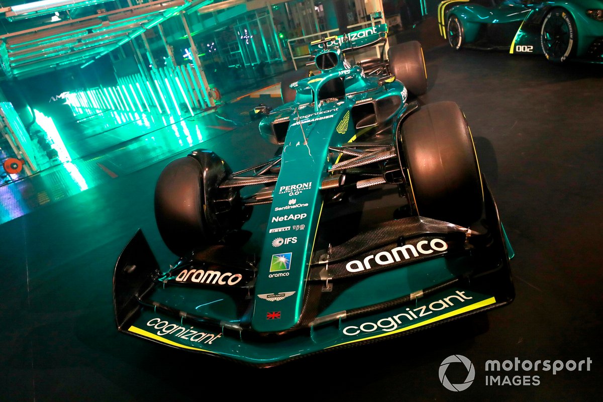 El Aston Martin AMR22