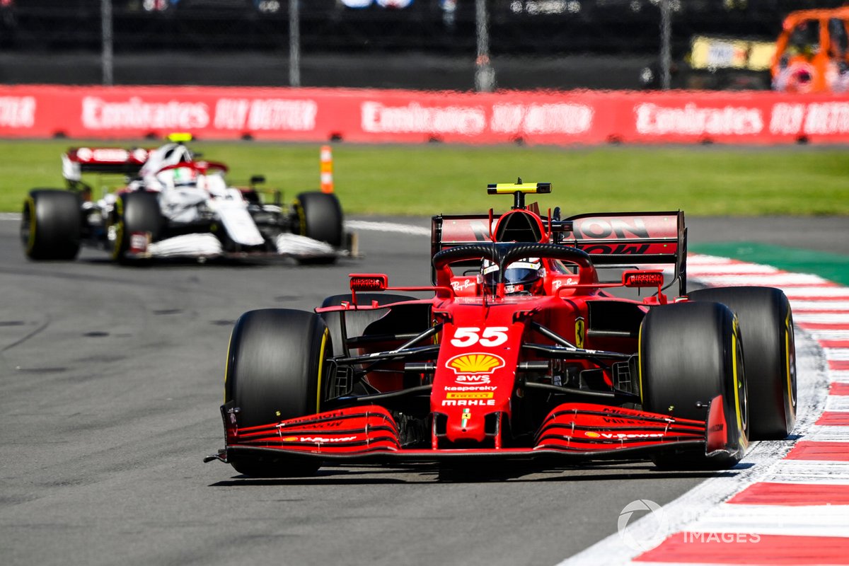 Carlos Sainz Jr., Ferrari SF21, Antonio Giovinazzi, Alfa Romeo Racing C41