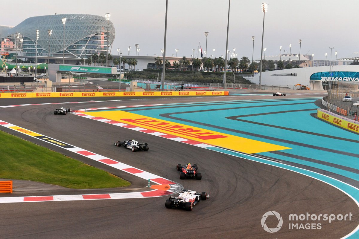 Pierre Gasly, AlphaTauri AT02, Sergio Pérez, Red Bull Racing RB16B, Nikita Mazepin, Haas VF-21
