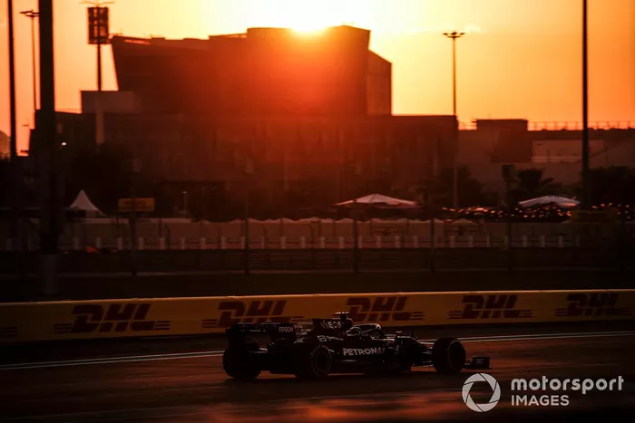 Lewis Hamilton, Mercedes W12