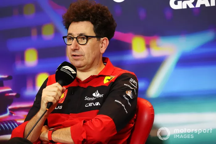 Mattia Binotto, director del equipo Ferrari, asiste a la rueda de prensa 