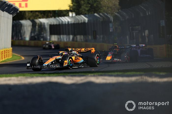 Oscar Piastri, McLaren MCL60, Sergio Pérez, Red Bull Racing RB19