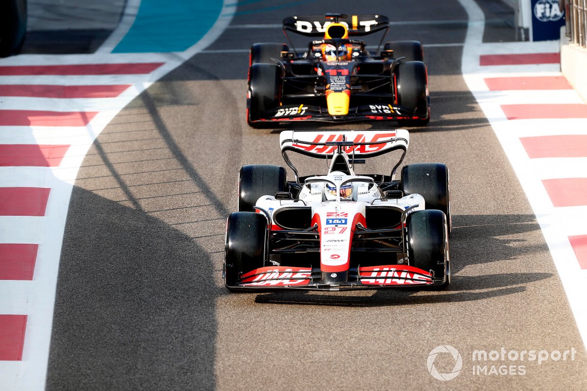 Nico Hulkenberg, Haas, VF-22, Sergio Pérez, Red Bull Racing RB18