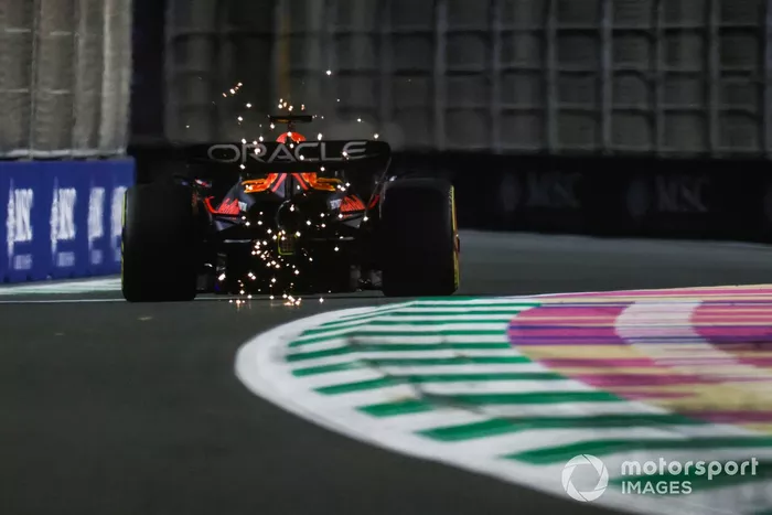 Max Verstappen y el Red Bull Racing RB19 echan chispas