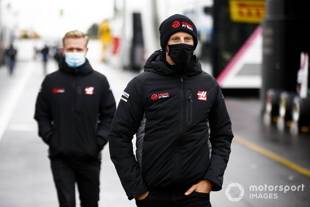 Romain Grosjean, Haas F1 e Kevin Magnussen, Haas F1 nel paddock