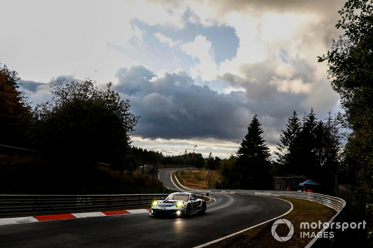 #18 KCMG Porsche 911 GT3 R: Earl Bamber, Timo Bernhard, Dennis Olsen, Jörg Bergmeister