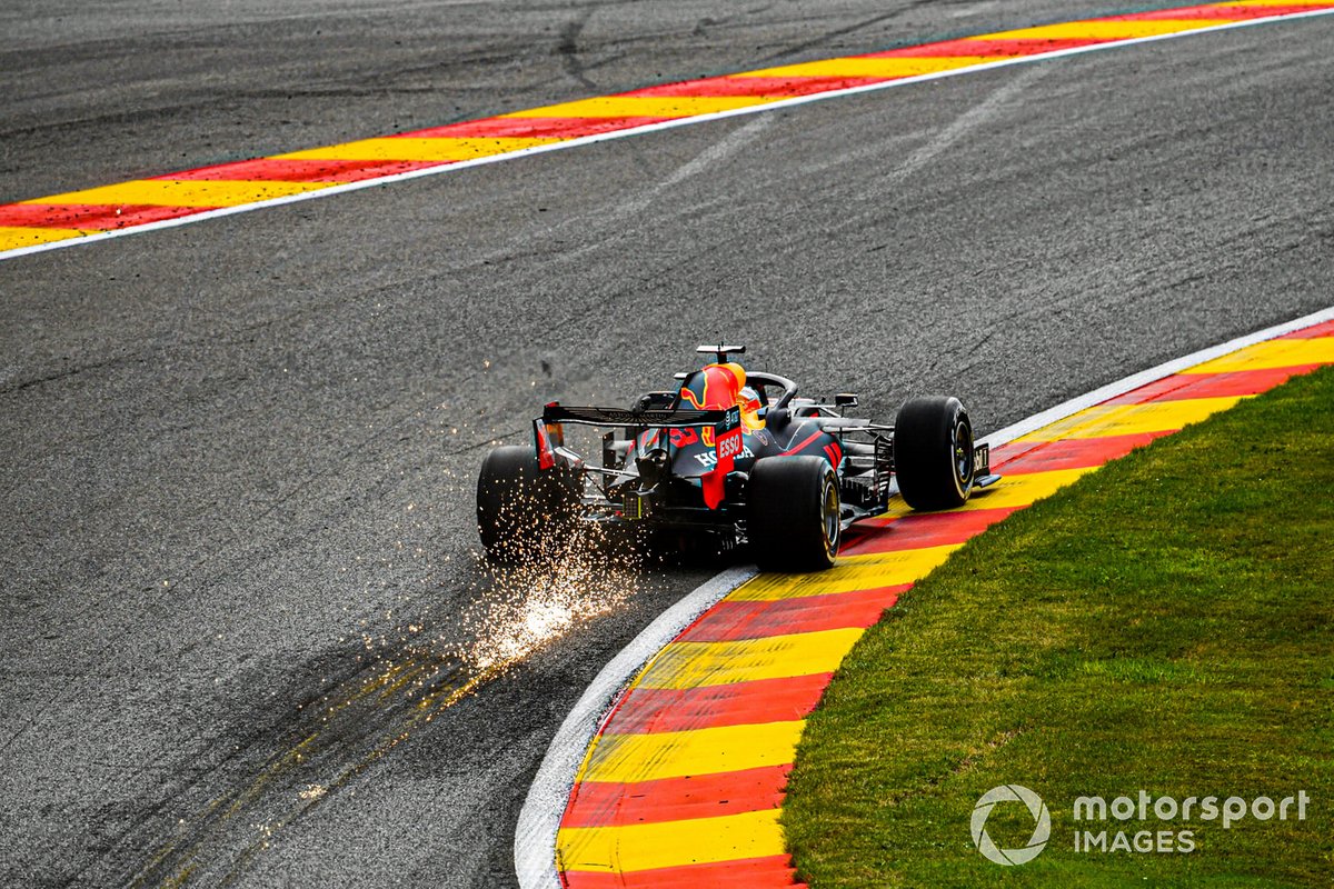 Max Verstappen, Red Bull Racing RB16 sacando chispas