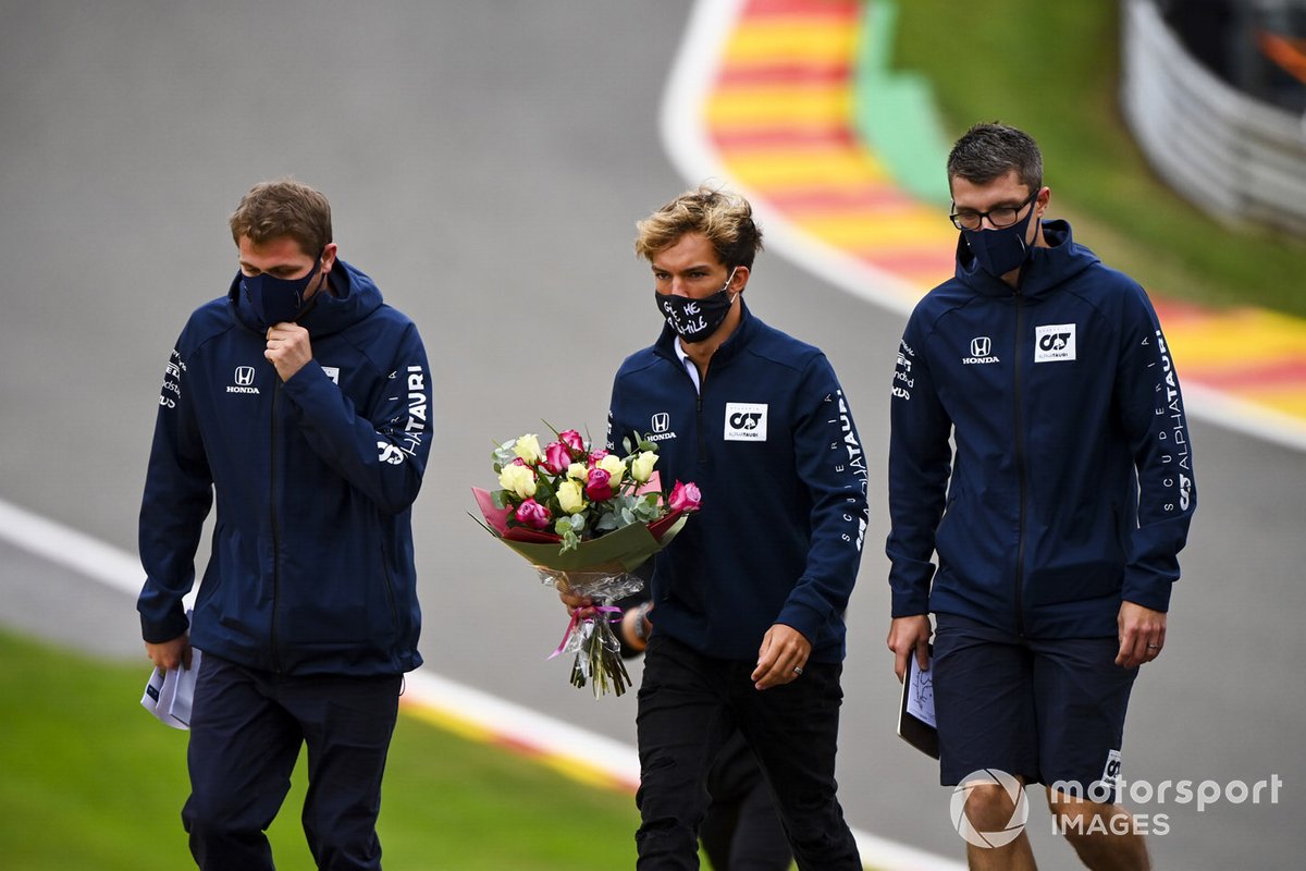 Pierre Gasly, AlphaTauri canina por el circuito
